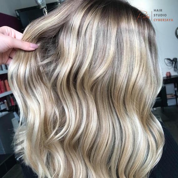 Wavy Beige Blonde Hair Wavy Beige Blonde Hair Styles and Ideas
