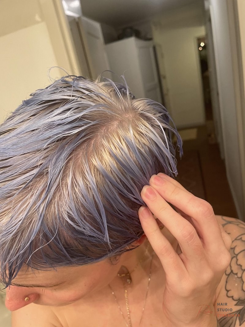 Roots did not take dye on damp hair Alright y'all, what went wrong. The roots didn't take hardly any of the dye. Lifted w 30 vol for about 35 mins, washed out then used arctic fox periwinkle on slightly damp