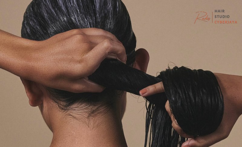 Can You Dye Wet Hair? What Happens + When It Works | Hair, Lash & Brows | VEGAMOUR Can You Dye Wet Hair? What Happens + When It Works | Hair, Lash & Brows | VEGAMOUR