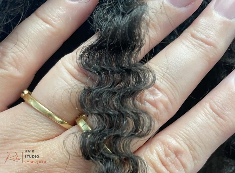 Coconut oil and curls might not always mix Beware: Coconut Oil and Curls Don't Always Mix!