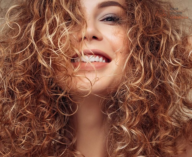 Garnier's guide to coconut oil for curly hair Coconut Oil for Curly Hair: Benefits and Uses - Garnier
