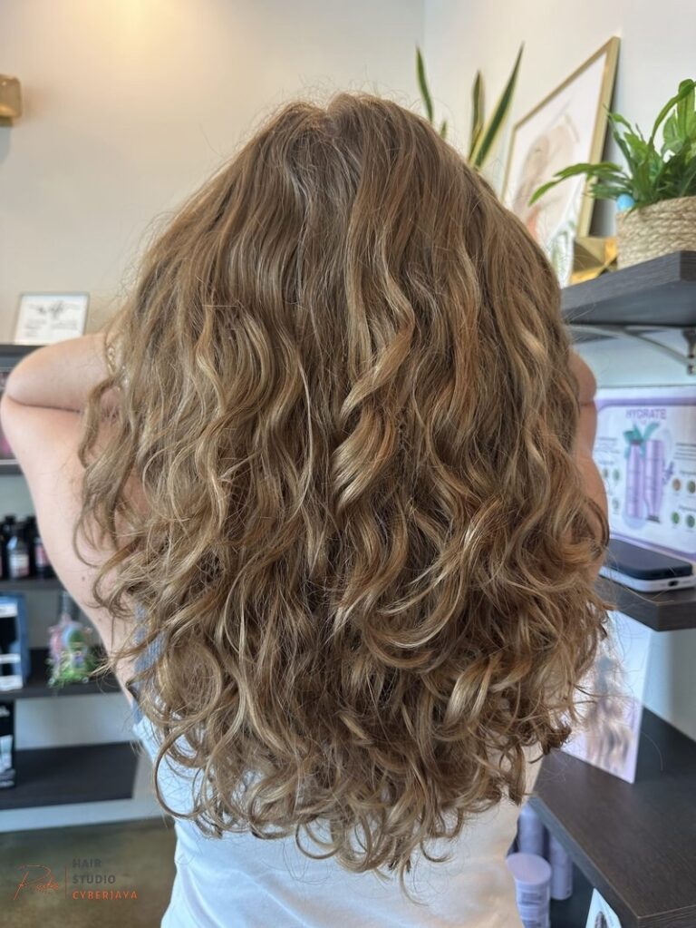 Expert Curly Hair Specialist at Radzs Hair Studio Cyberjaya