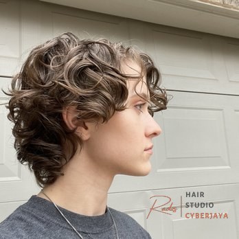 CURLY HAIR AUSTIN SALON - Radzs Hair Studio Expert Curly Hair Styling Tips from Radzs Hair Studio