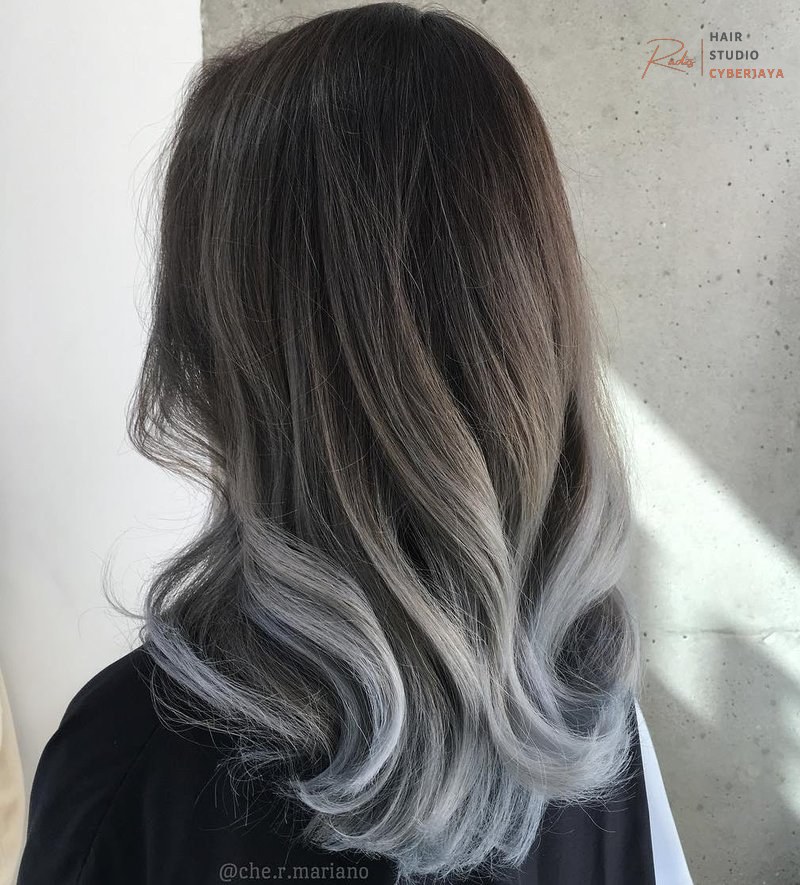 Brown to gray ombre Stylish brown to gray ombre hair color