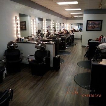 Welcome to new image salon An inviting reception area of a beauty salon, symbolizing the warm welcome for clients seeking a hair salon new image.