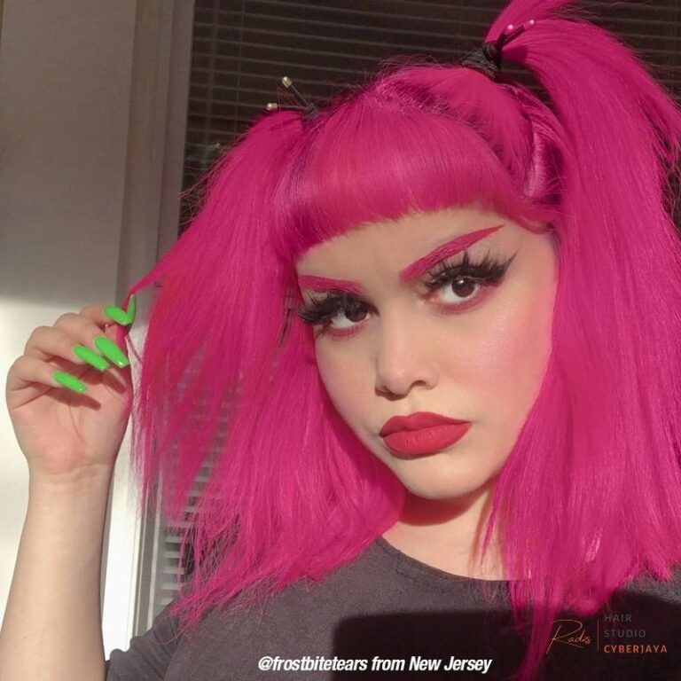 Manic Panic Hair Color 4OZ - Hot Hot Pink