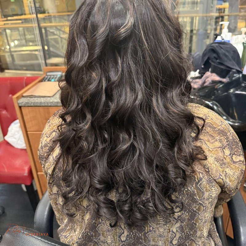 Quality Indian Hair Salon Services A professional Indian hair salon stylist creating a perfect look