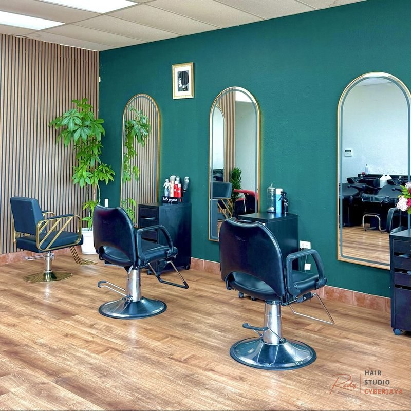 Premier Indian Beauty Salons for Events A sophisticated Indian beauty salon interior