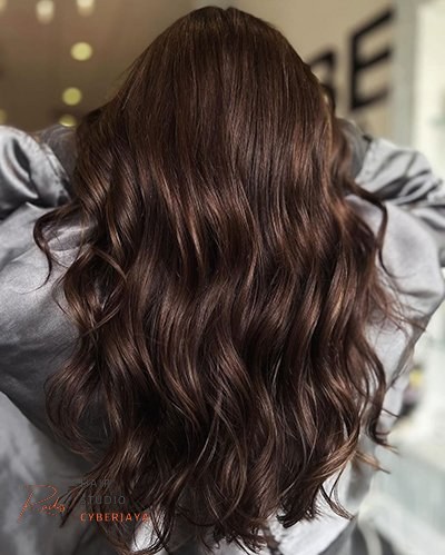 Mocha Mousse Hair Color Versatility See the stunning blend of mocha mousse hair color, offering a natural yet luxurious look with soft chocolate undertones.