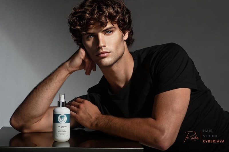 Avenue Man Curl Activating Spray for defined curls Avenue Man Curl Activating Spray with Marula Oil