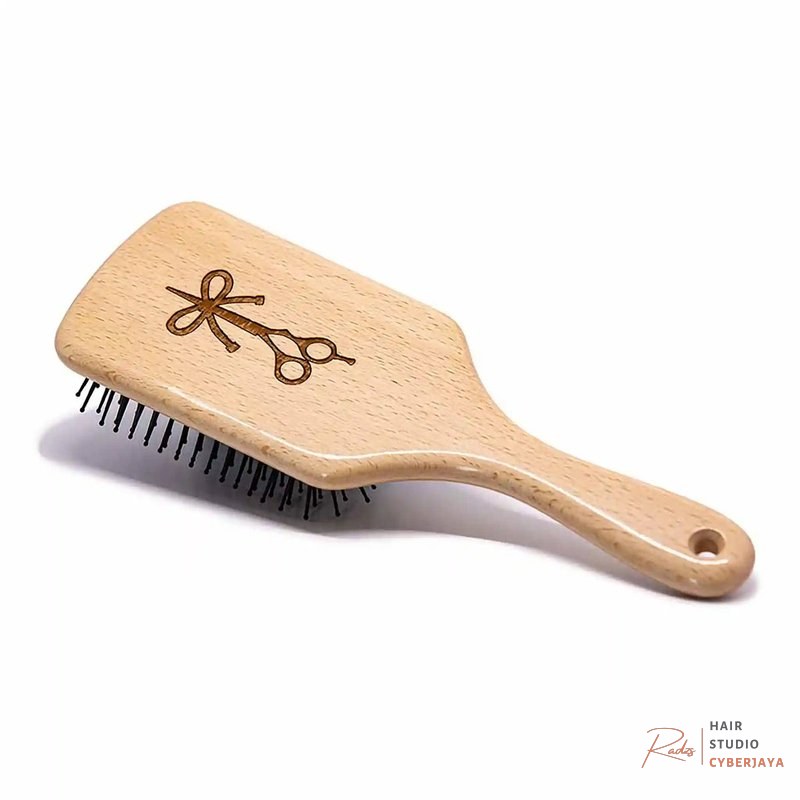 Continental Hair Brush Nylon Bristle Exquisite Nylon Bristle Paddle Brush for Guys With Long Hair